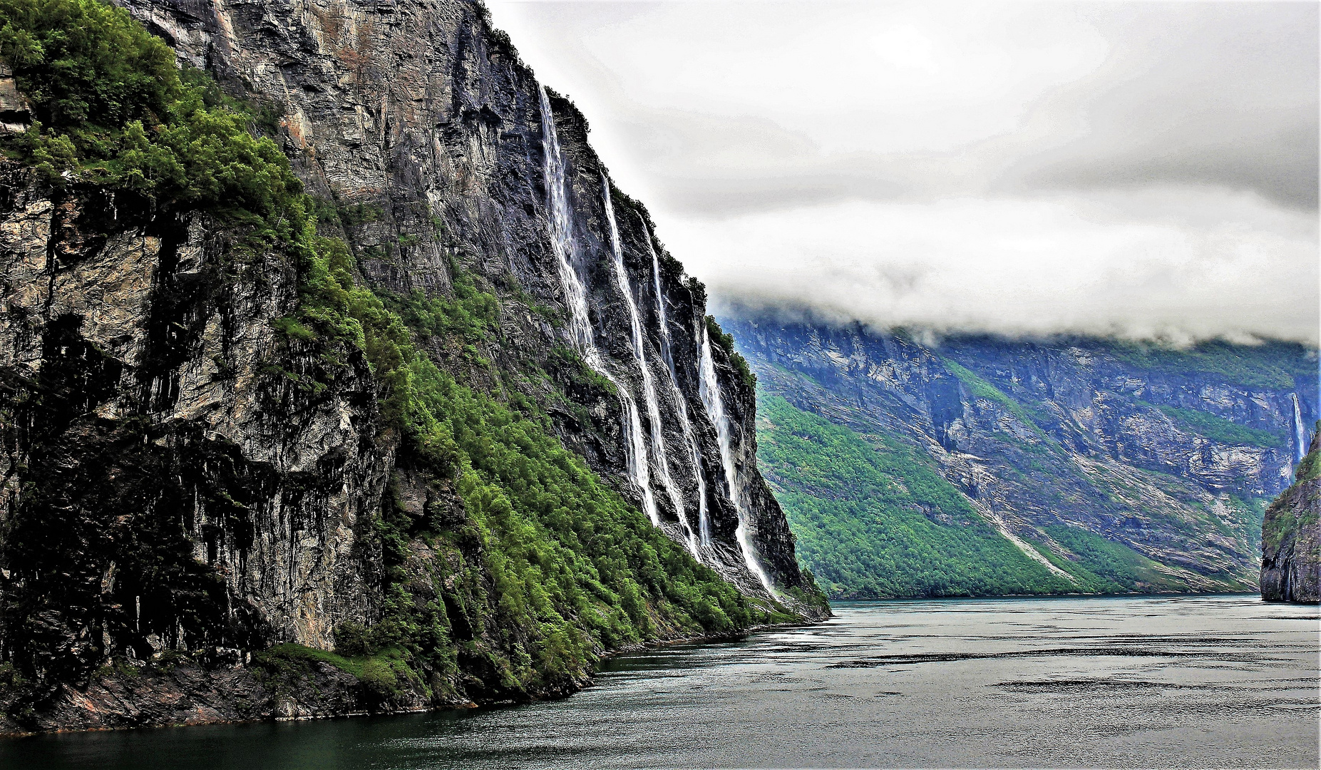 Seven Sisters im Geiranger Fjord