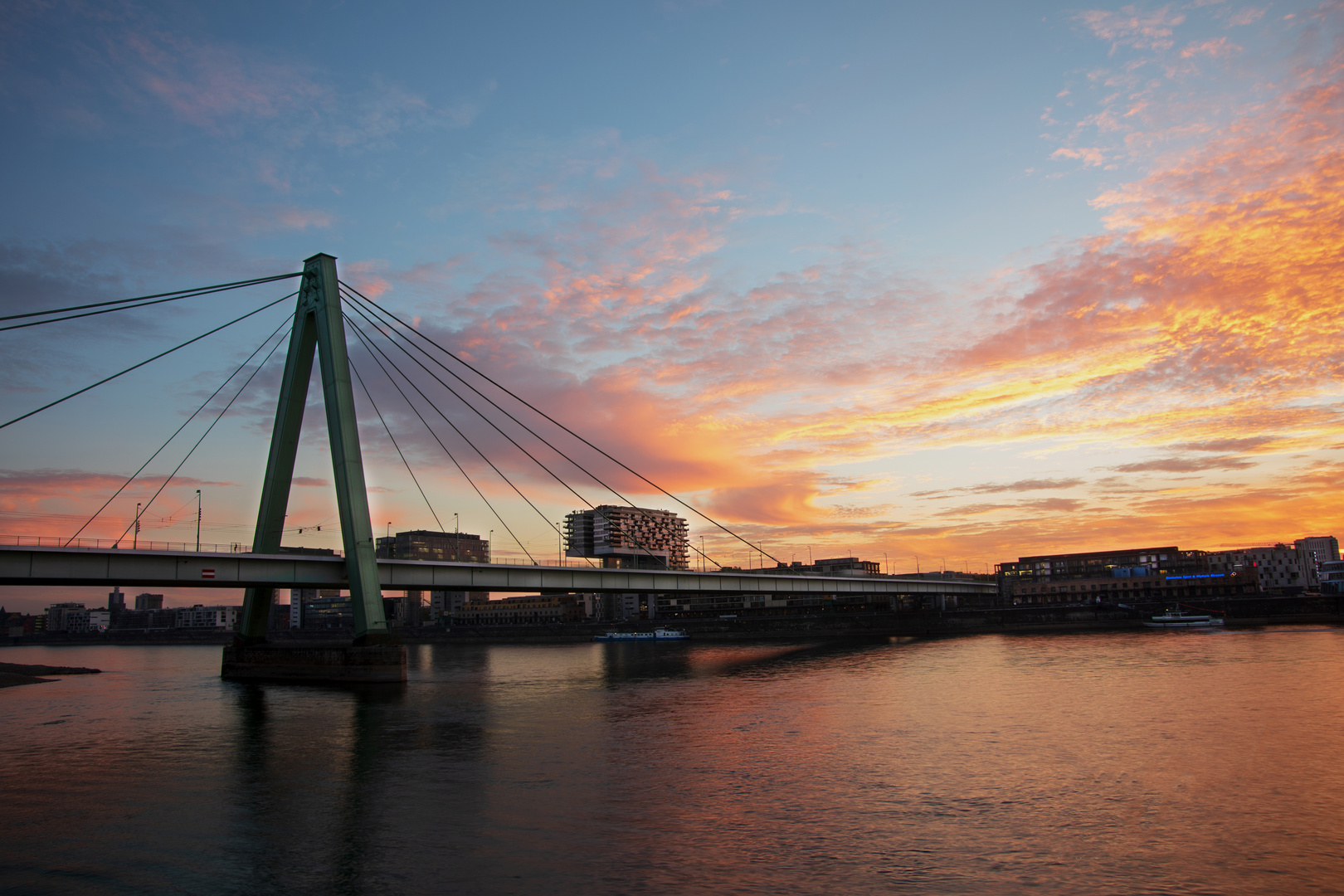 Severinbrücke im William Turner Stil