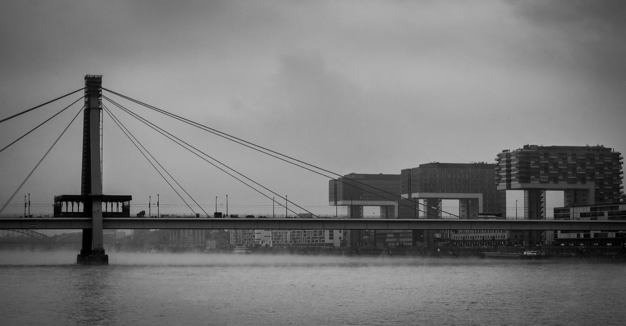 Severinbrücke und Kranhäuser in Köln