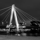 Severinsbrücke bei Nacht SW