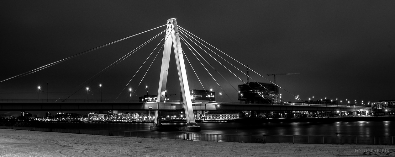 Severinsbrücke bei Nacht SW