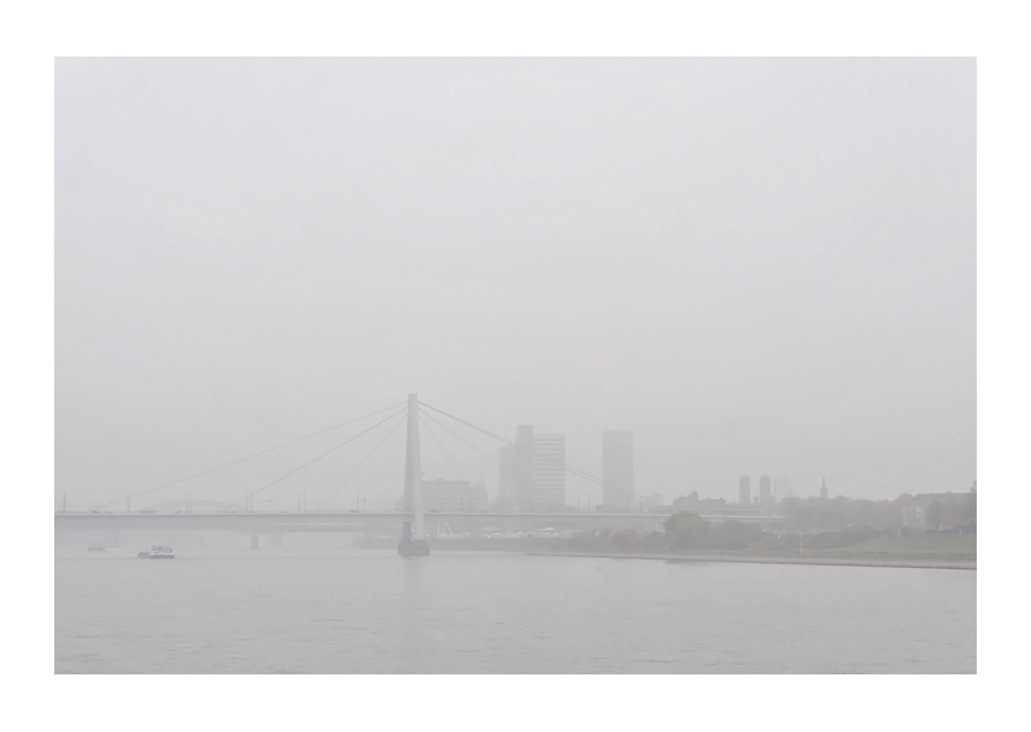 Severinsbrücke im Nebel