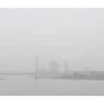 Severinsbrücke im Nebel
