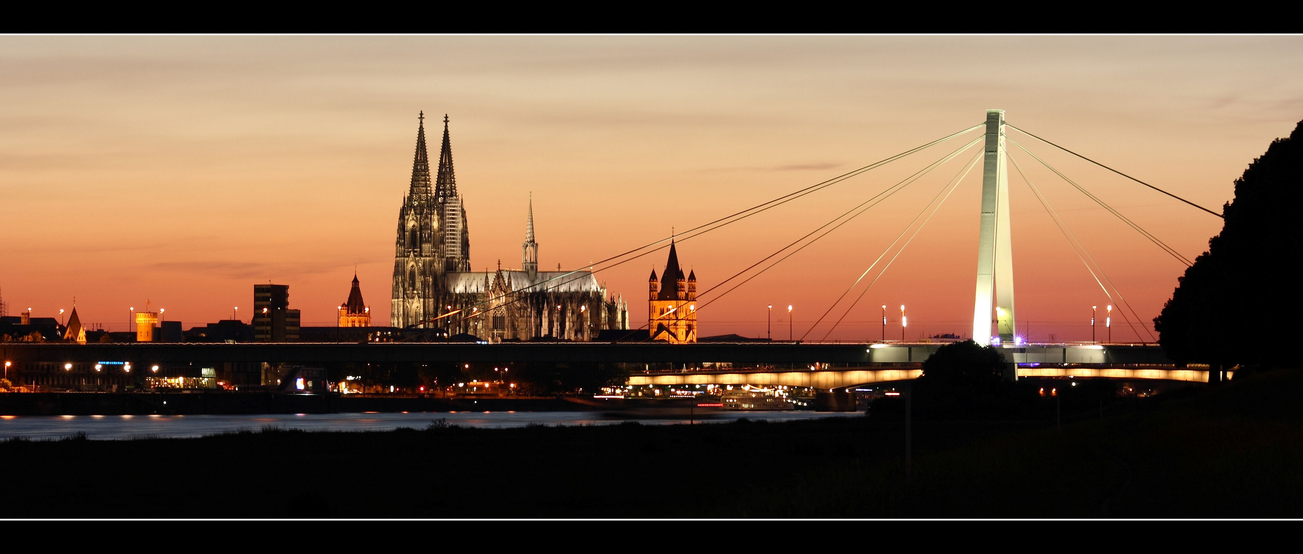 Severinsbrücke und der Kölner Dom