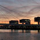 Severinsbrücke und Kölner Kranhäuser am Abend