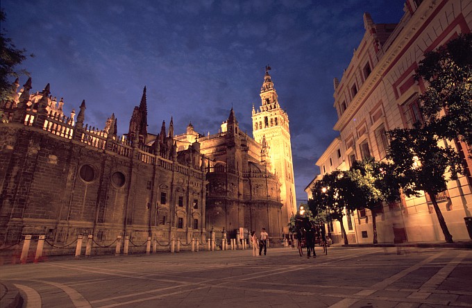 Sevilla bei Nacht