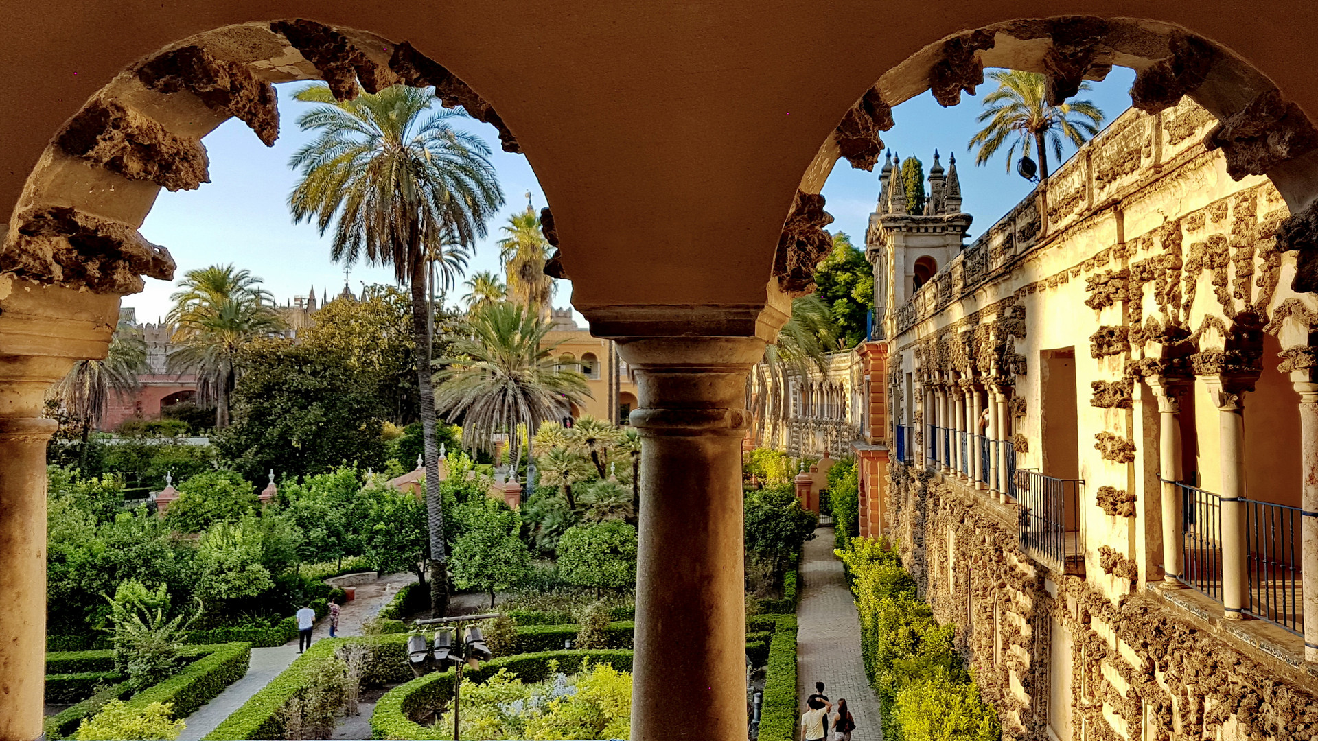 Sevilla: Blick in den Garten des Alcázar