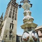 Sevilla, Giralda und Brunnen