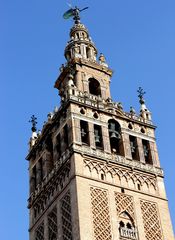 Sevilla: Glockenturm der Kathedrale von Nord-West