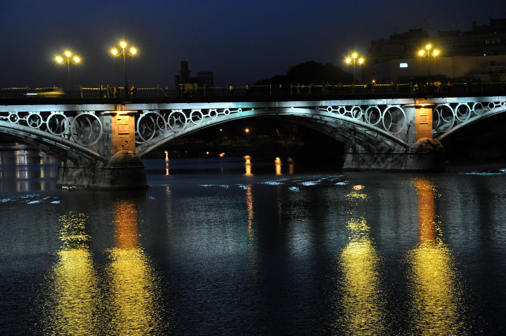 Sevilla . . La Puente de Triana