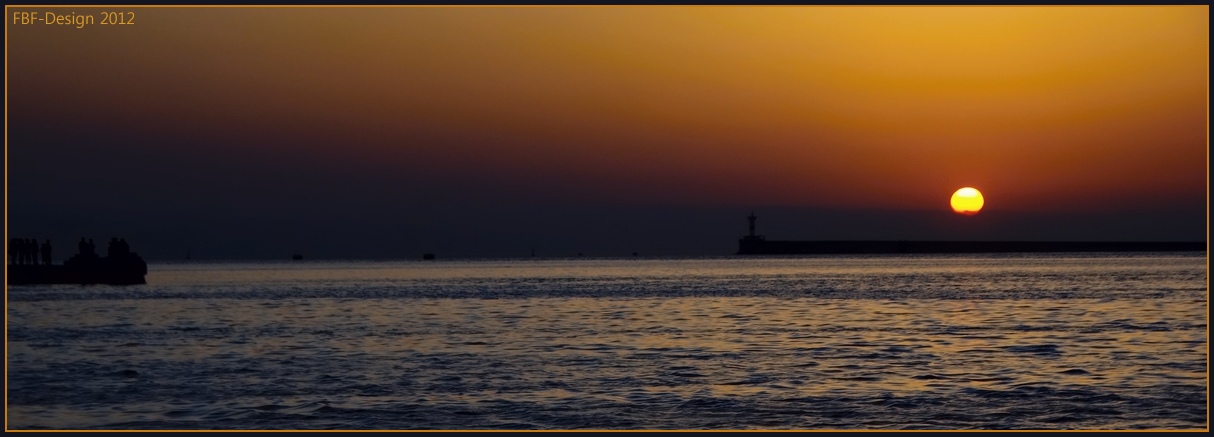 Sewastopol - Hafenausfahrt im Sonnenuntergang