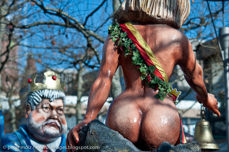 Sexy Rosenmontagszug in Mainz am Rhein / Karneval 2011