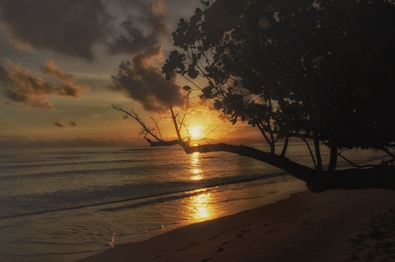 Seychellen Morgenstimmung vor der Hütte