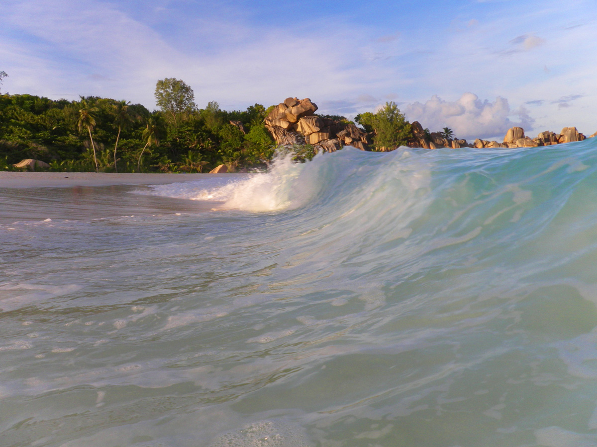 Seychellen Welle an Strand
