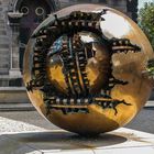 Sfera con Sfera im Trinity College Dublin