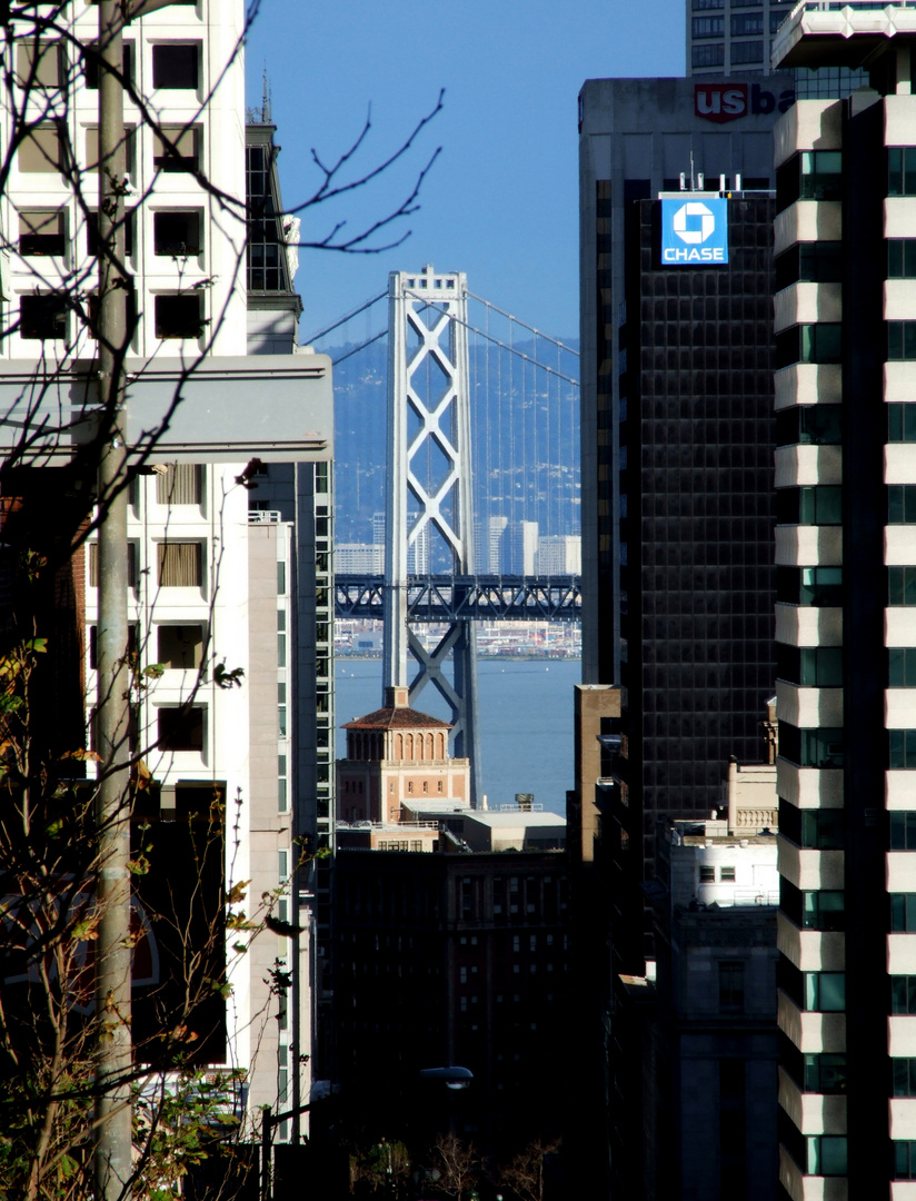 SFO. Blick auf die Bay Bridge von der California Street