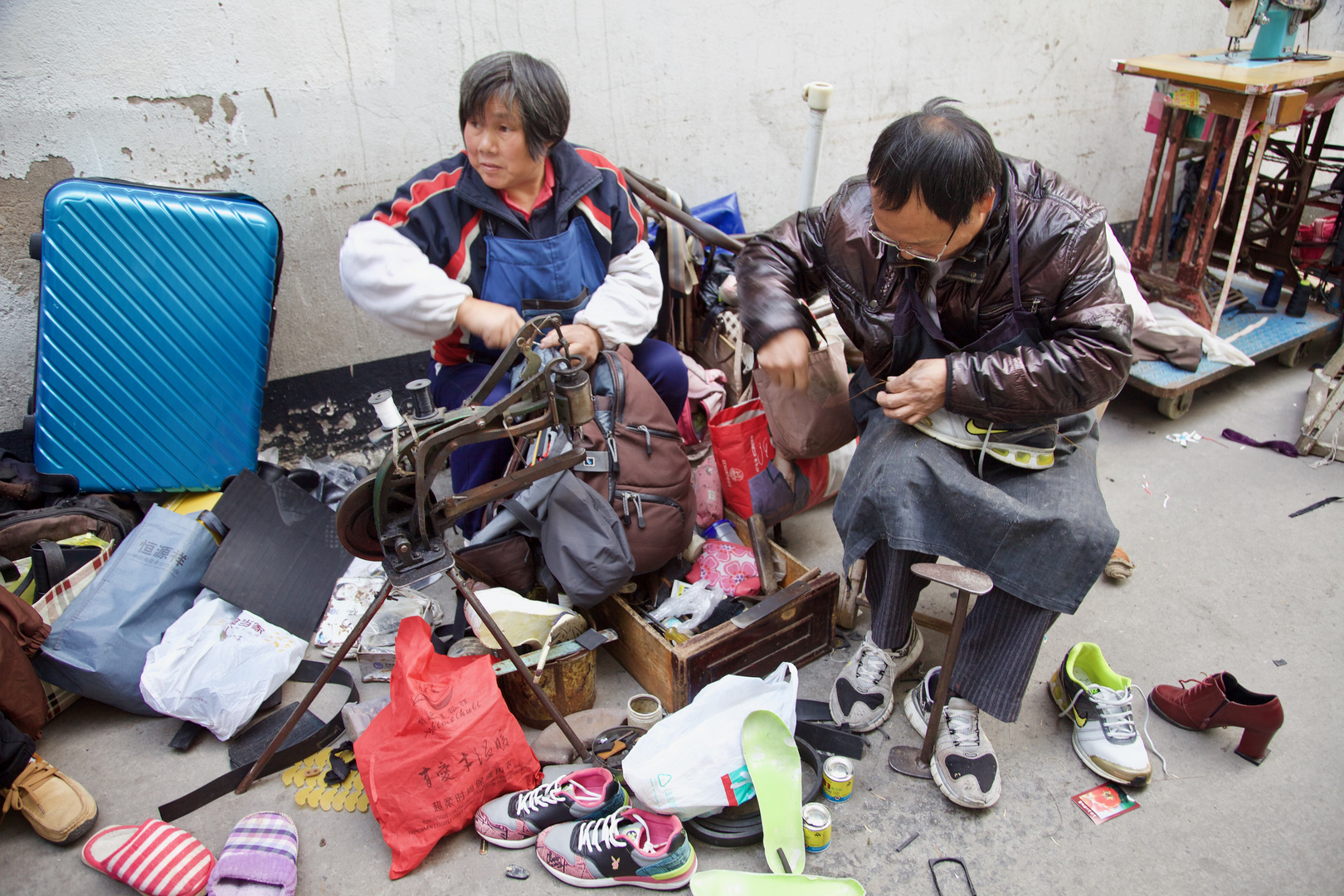 SH-Qibao old town: shoemaker