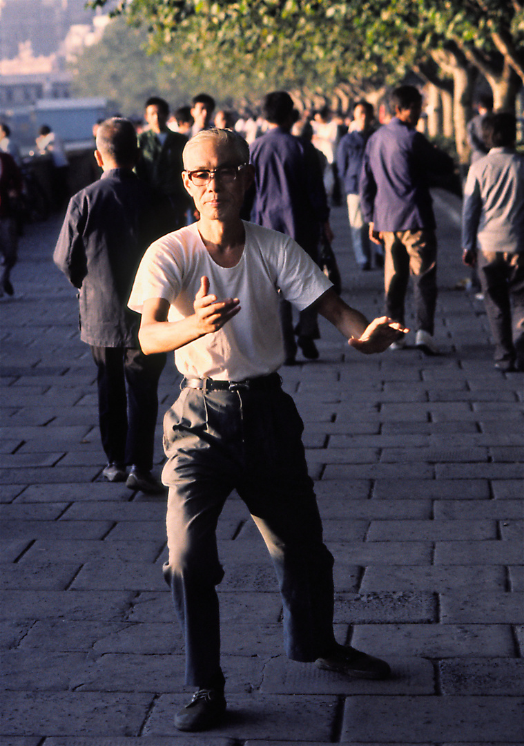 shadow walking at The Bund 03