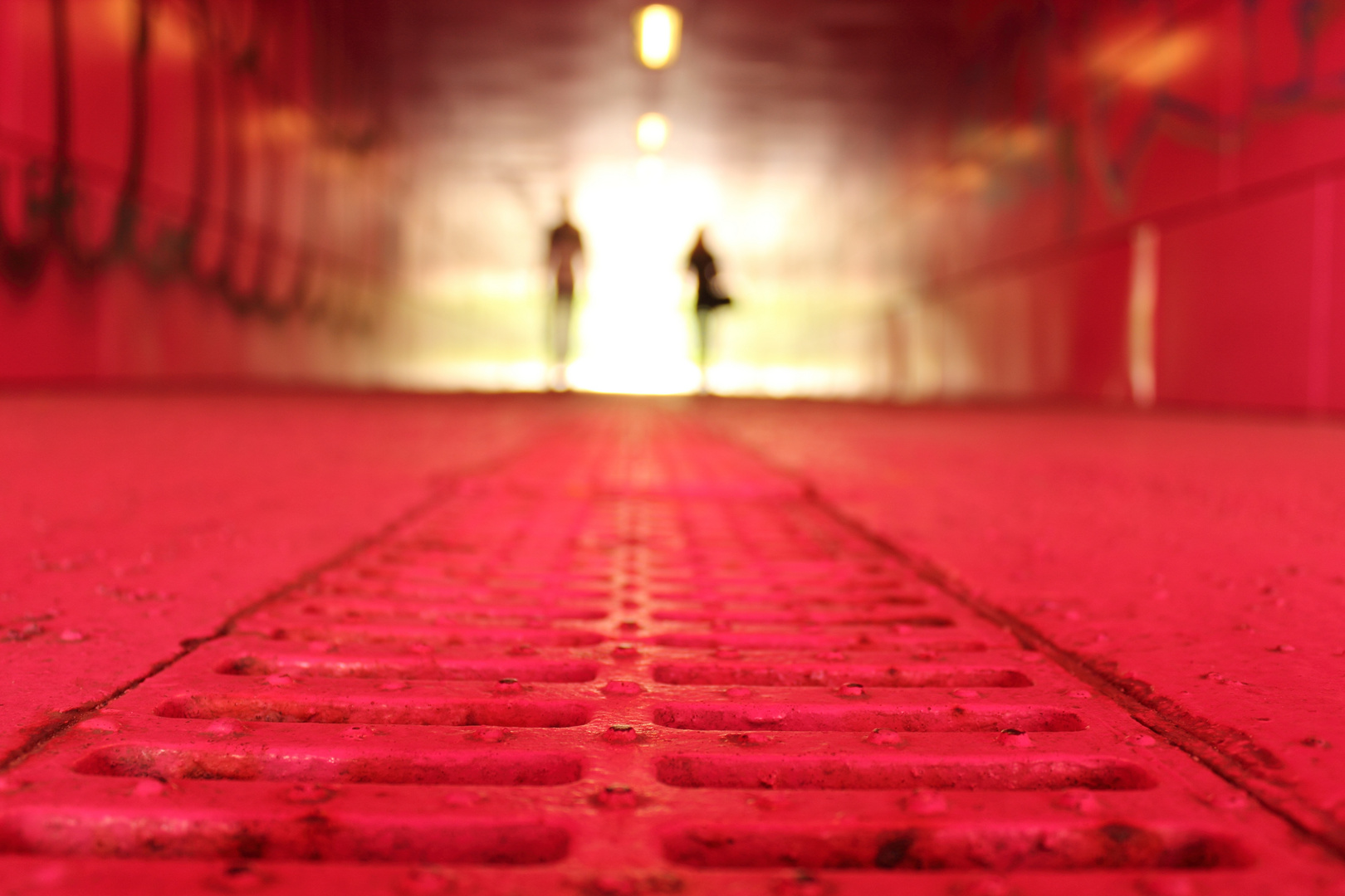 SHADOWS IN A PINK TUNNEL (MILANO - Ponte della Ghisolfa)