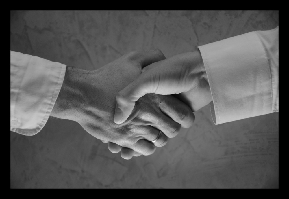 sHakIng haNds