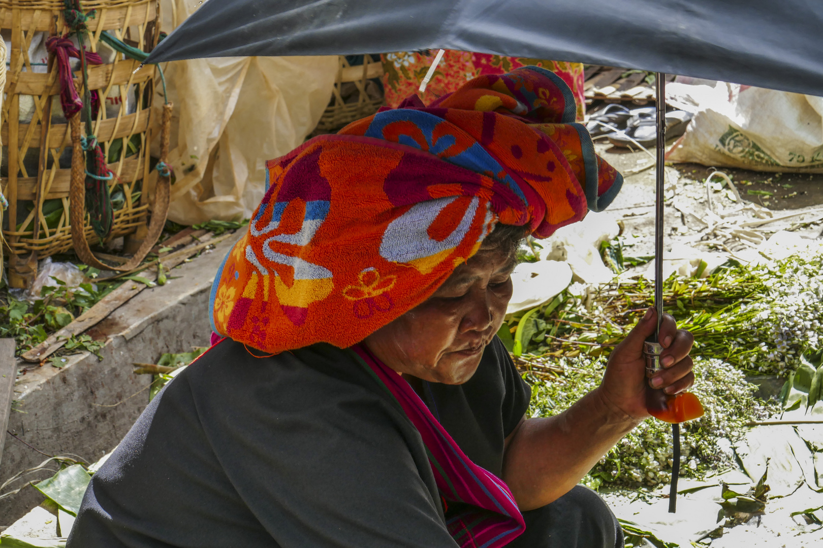 ...Shan Frau auf dem Markt in Nyaung Shwe...