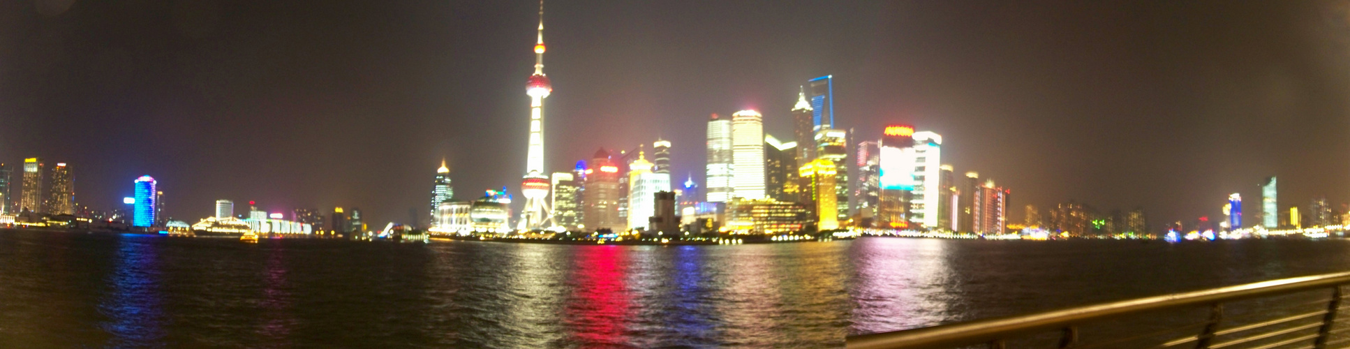 Shanghaï by night depuis le Bund