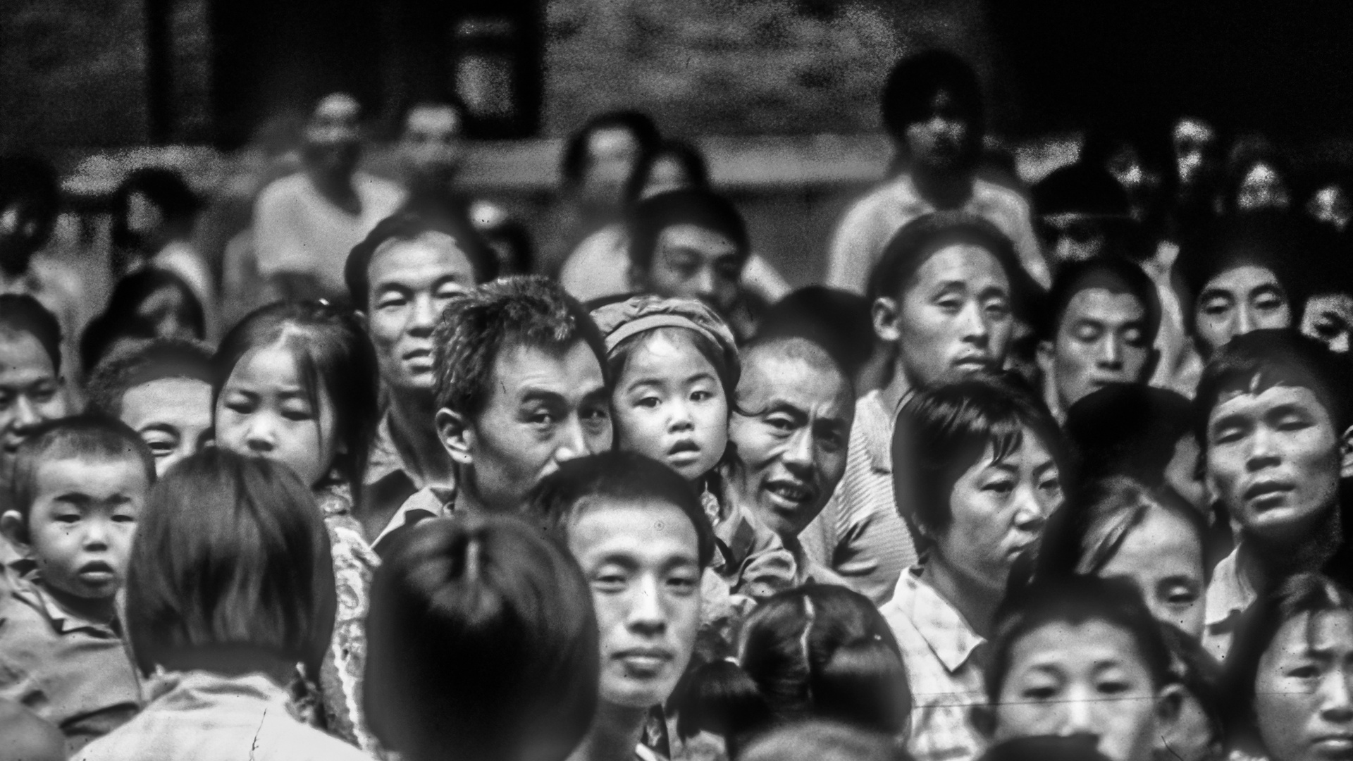 SHANGHAI 1976: Die Langnasen werden bestaunt