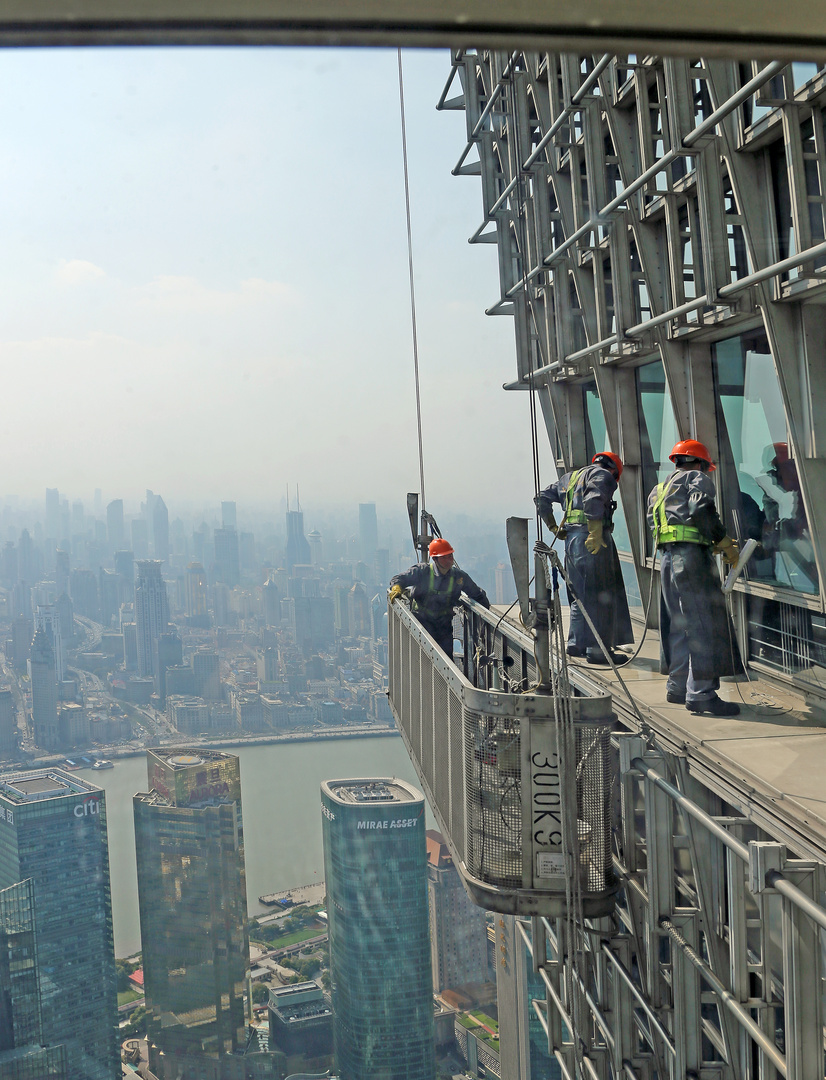 Shanghai -3- Fensterreiniger, Höhe 340 m