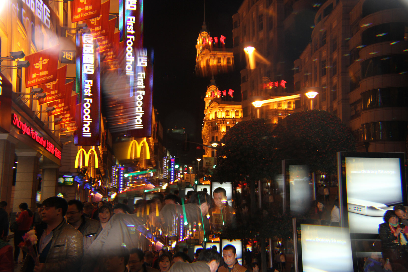 Shanghai bei Nacht, Nanjing Lu: Die Masse