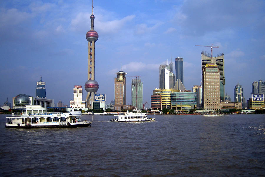 Shanghai Blick auf Pudong über den Huangpou