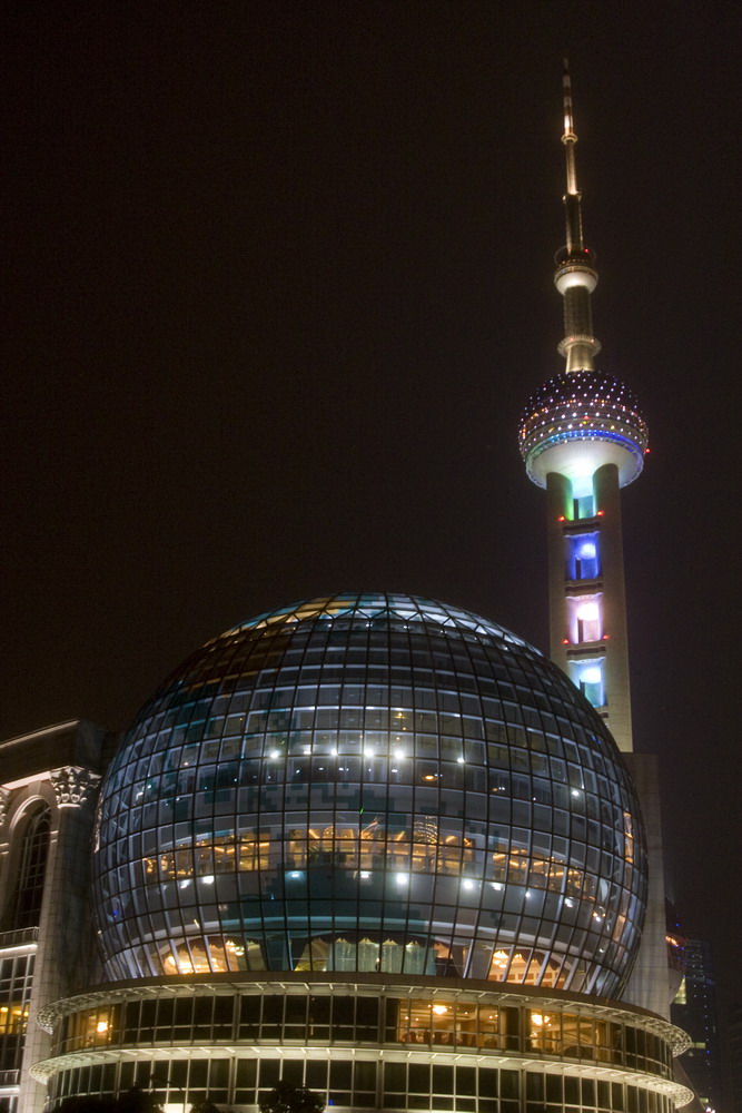 Shanghai - Fernsehturm und Convention Center bei Nacht