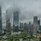 Shanghai Pudong in den Wolken