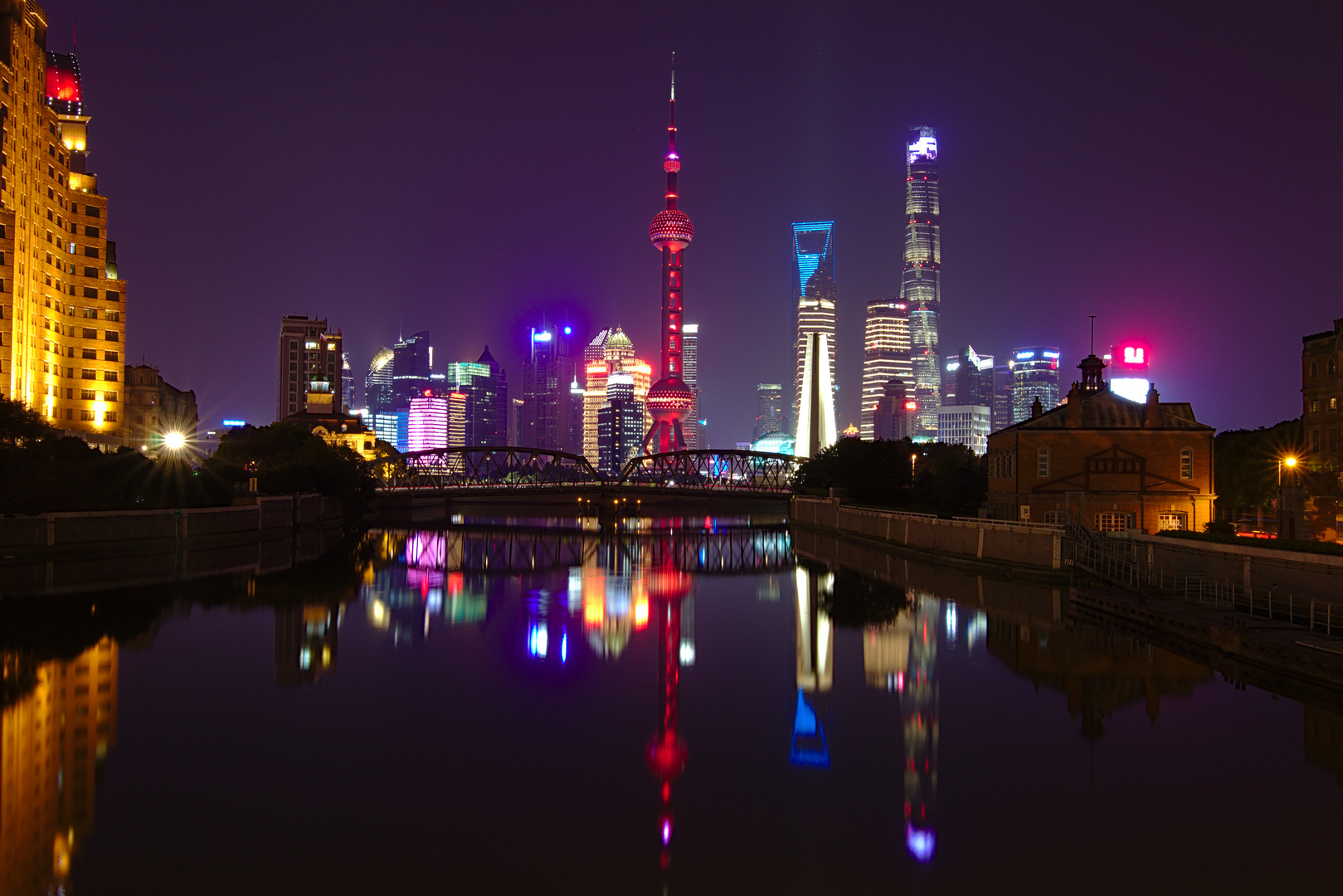 Shanghai Pudong Skyline bei Nacht