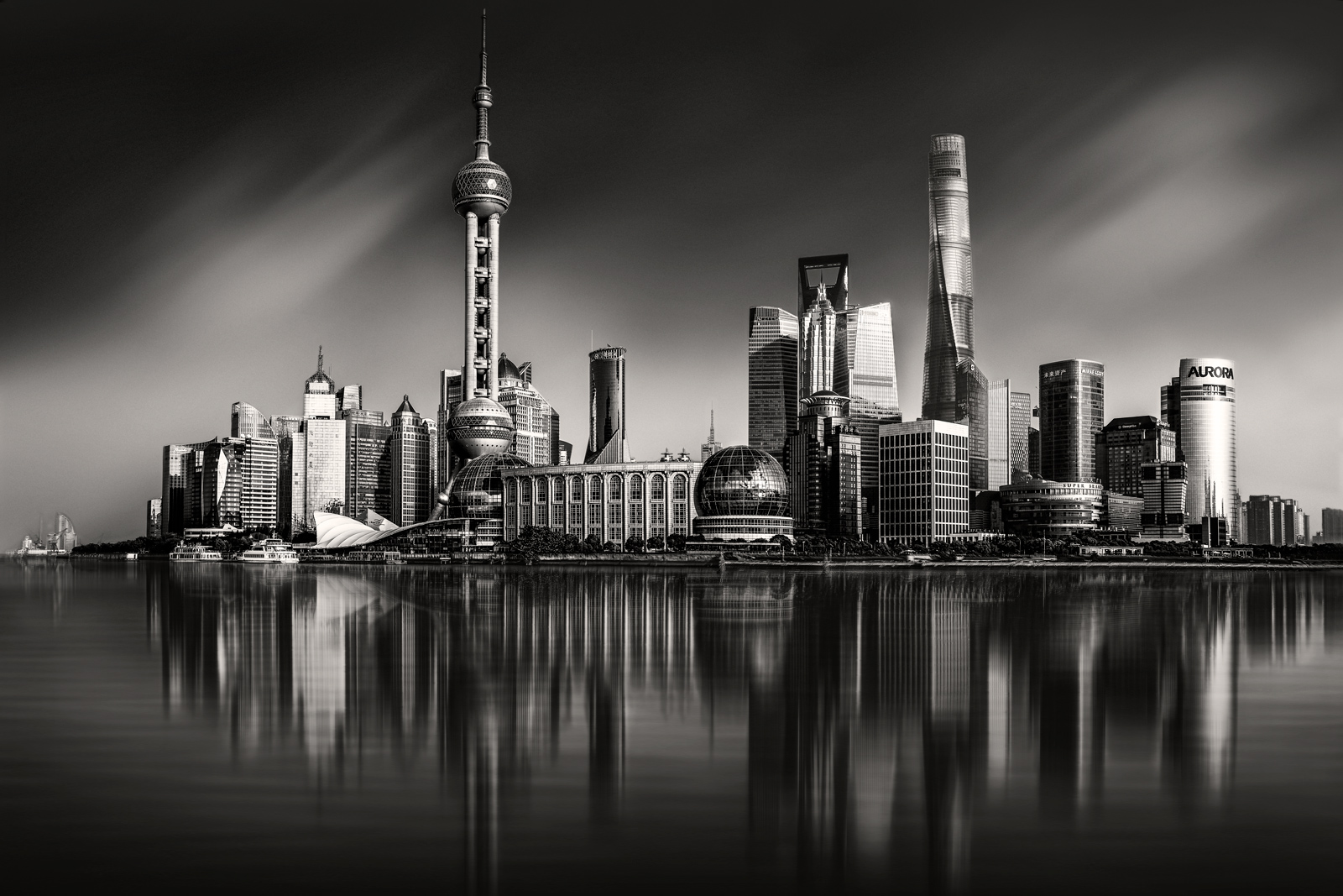 Shanghai-Skyline-Reftections-Platin-80x120cm