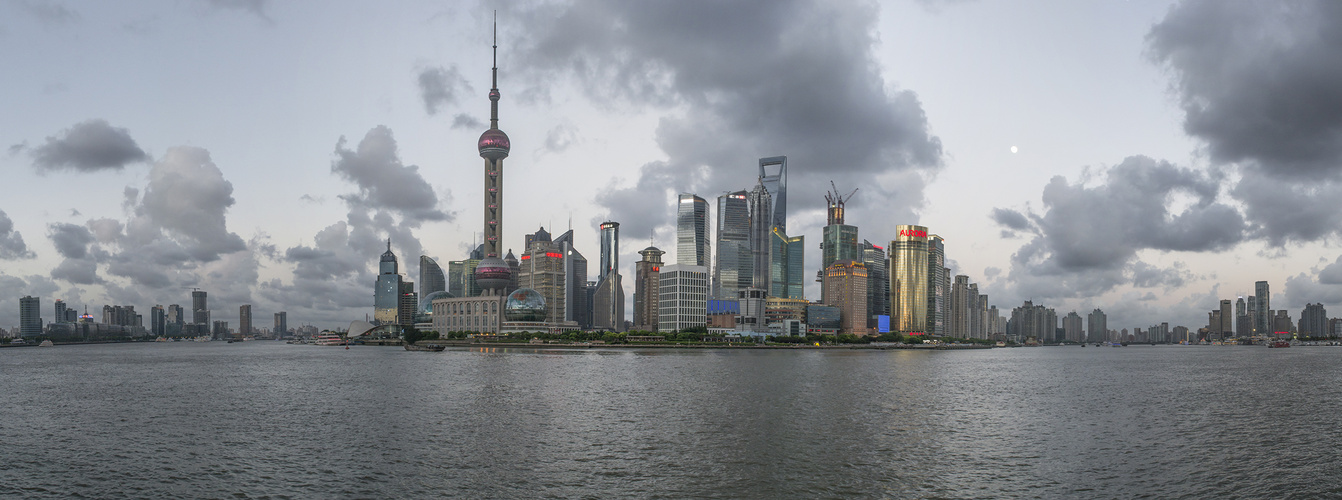 Shanghai Skyline: The Sun Sets