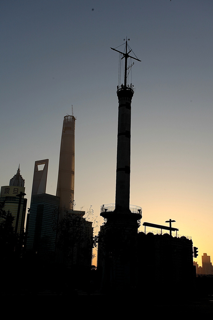 Shanghai "The Bund" - early morning. Am frühen Morgen