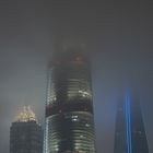 Shanghai Tower im Regen