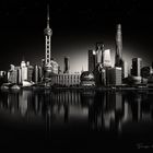 Shanghai_Skyline_Wasserspiegelung_sw_