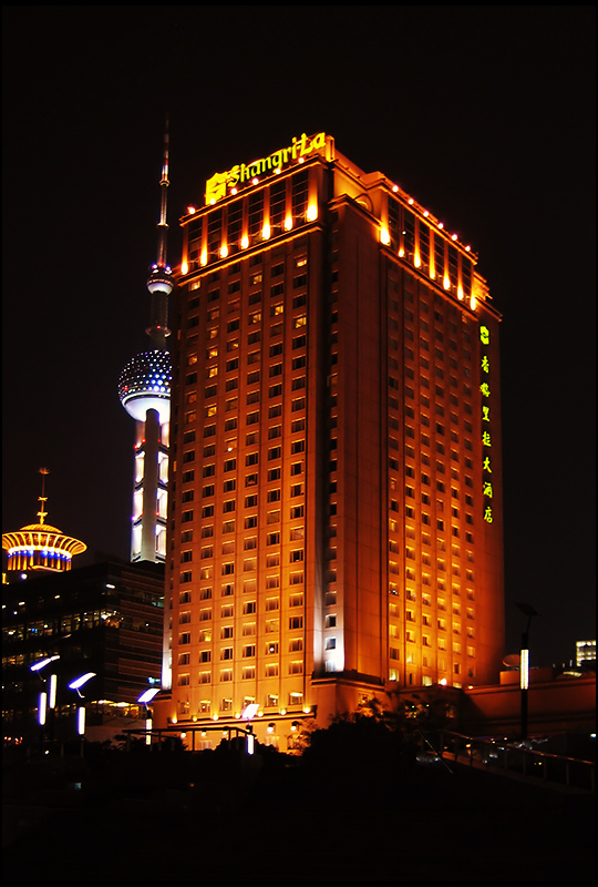 Shangri La bei Nacht