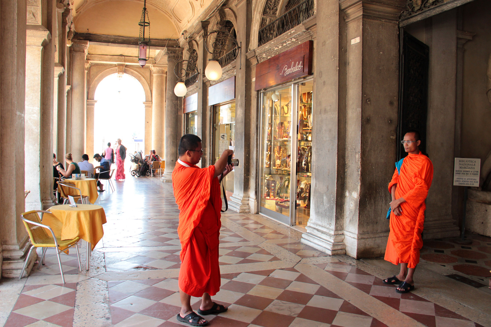 Shaolin take photos in Venice