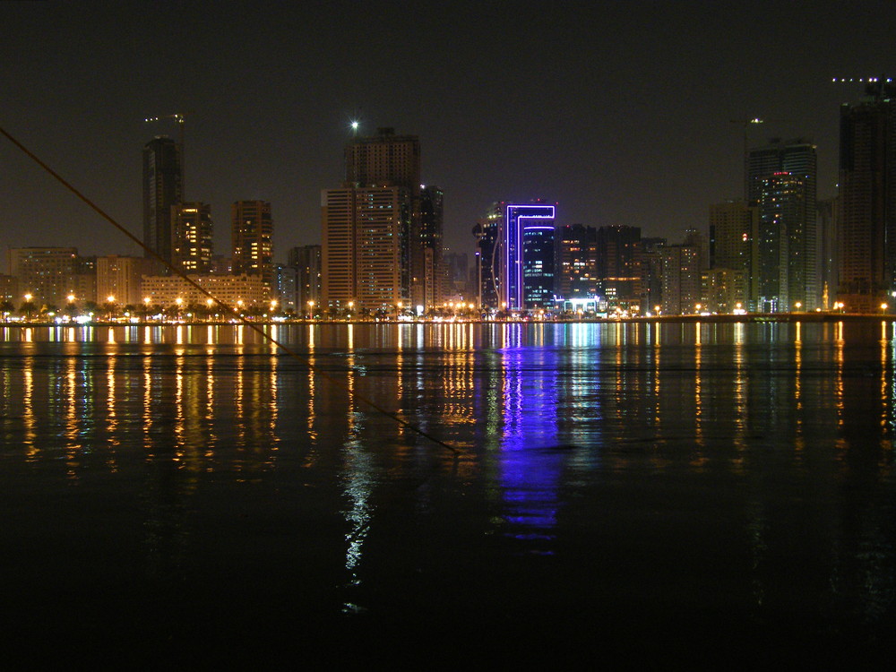 Sharjah bei Nacht