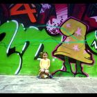 Sharleen & die Grafittiwand