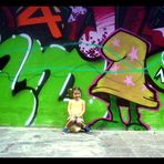 Sharleen & die Grafittiwand