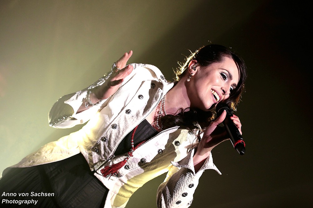 Sharon den Adel/2