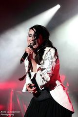 Sharon den Adel/3