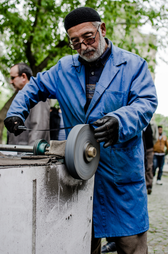 sharpening knives in Istanbul