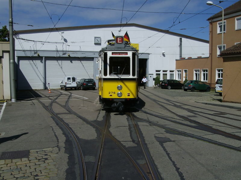 SHB Triebwagen 276 vor dem Straßenbahn Museum Zuffenhausen