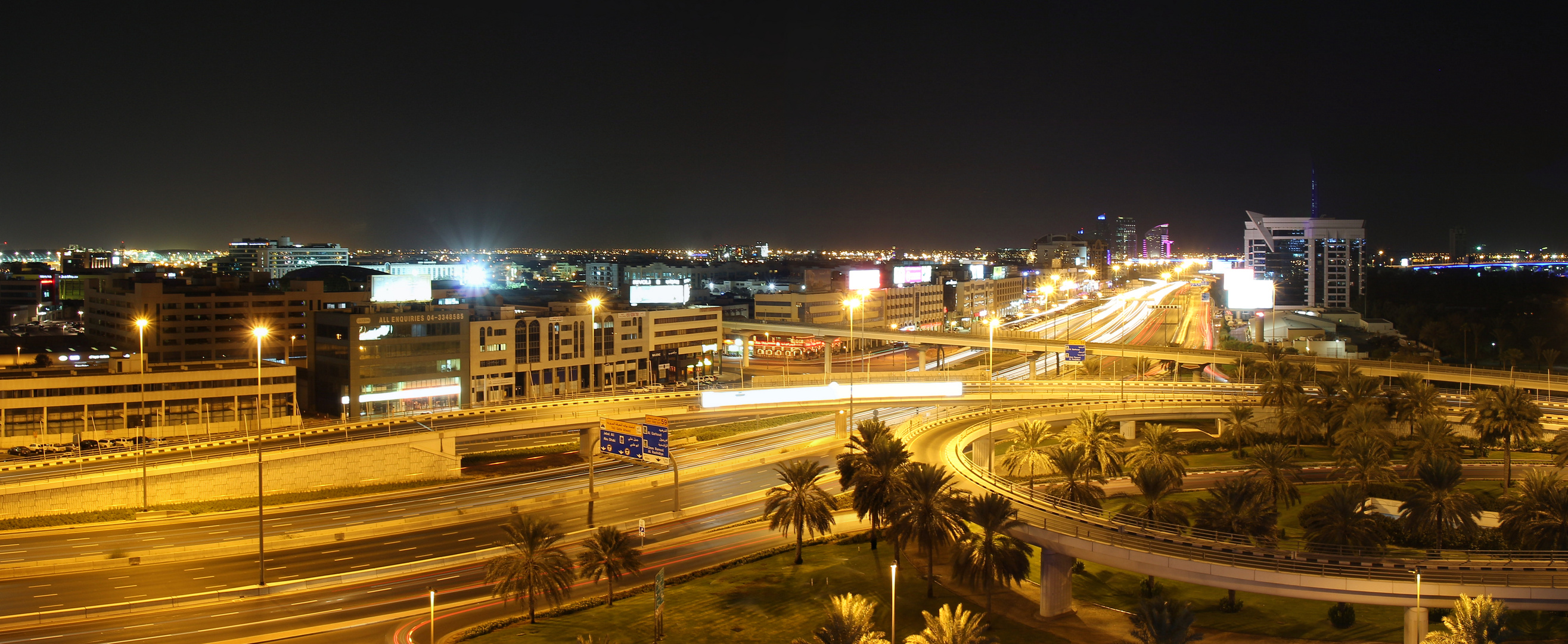 Sheik Rashid Rd bei Nacht