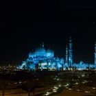 Sheikh Zayed Grand Mosque bei Nacht