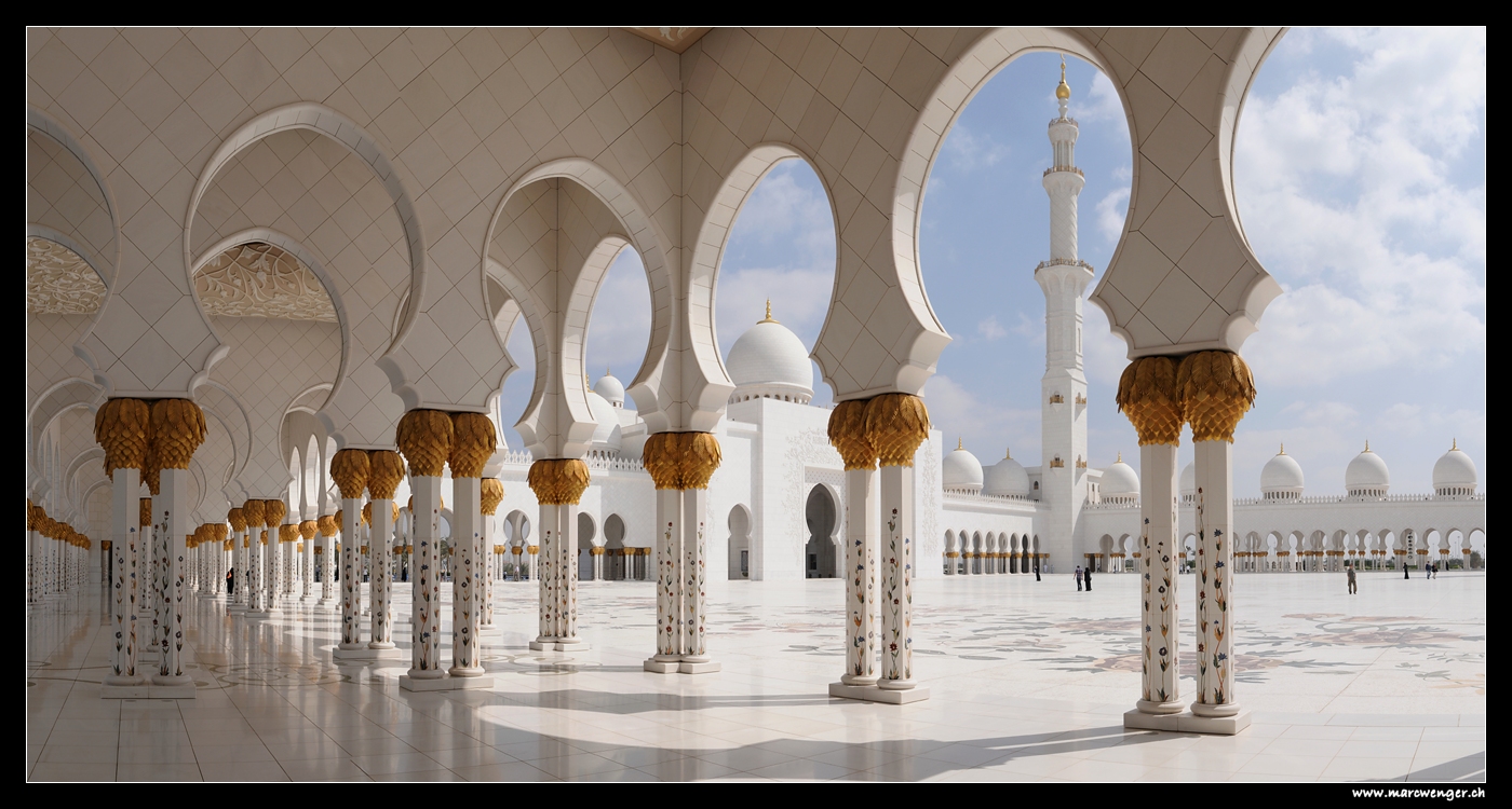 Sheikh Zayed Grand Mosque in Abu Dhabi - United Arab Emirates